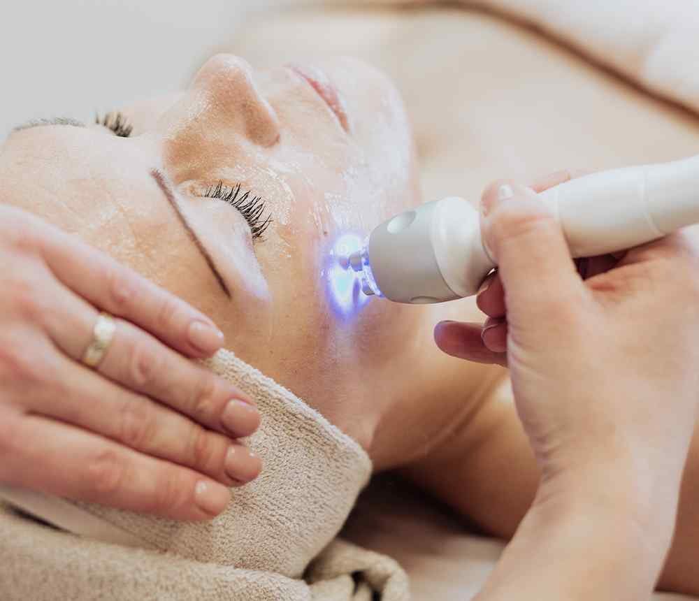 https://clinoraclinic.ghayatltd.com/wp-content/uploads/2022/09/home_02_image_01.jpg