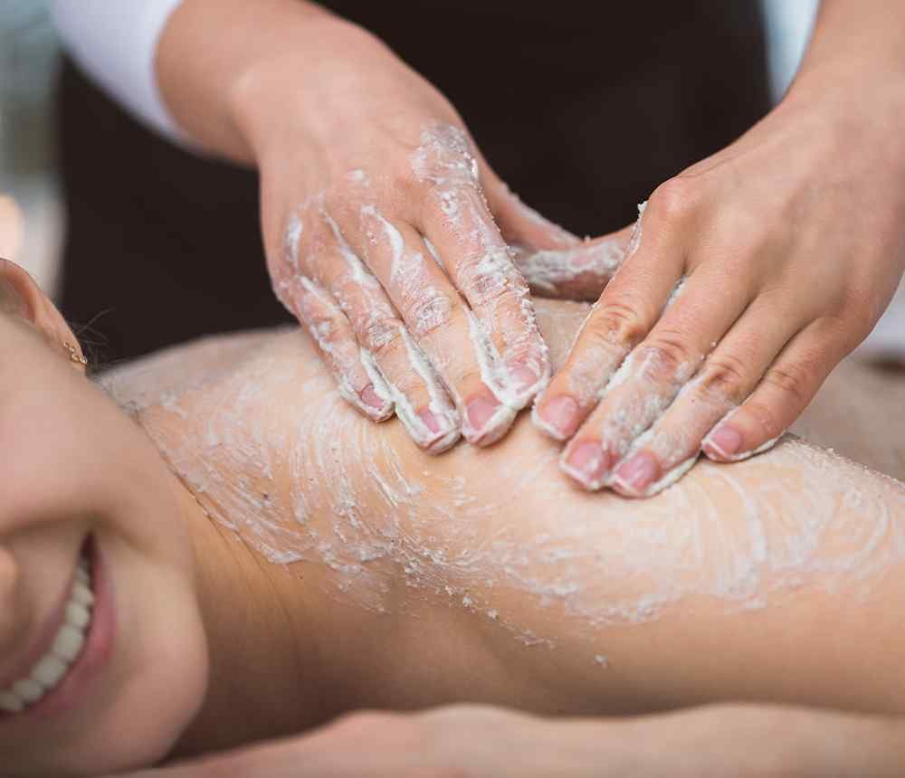 https://clinoraclinic.ghayatltd.com/wp-content/uploads/2022/09/home_02_image_03.jpg